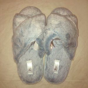 NWT VS PINK light blue faux fur crossover slippers
